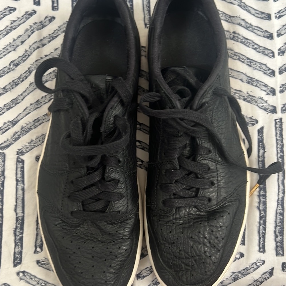 Air Jordan 1 Retro Low Swooshless ‘black’